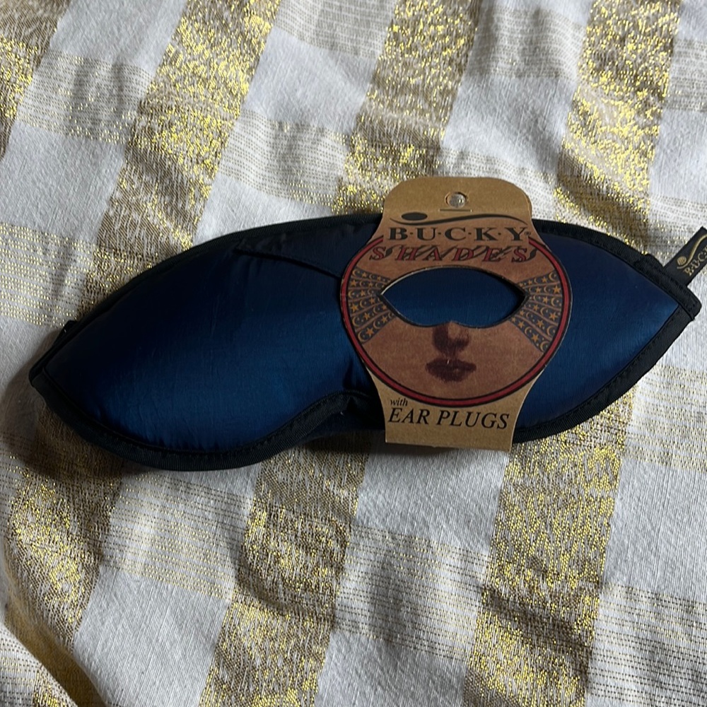 Bucky shades eye pillow and ear plugs  NWT